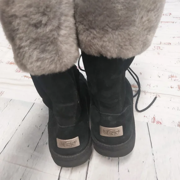 Fur trimmed UGG boots - Picture 5 of 5